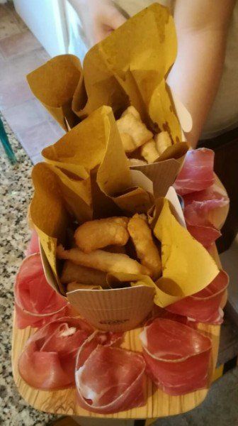 Patatine fritte e salumi