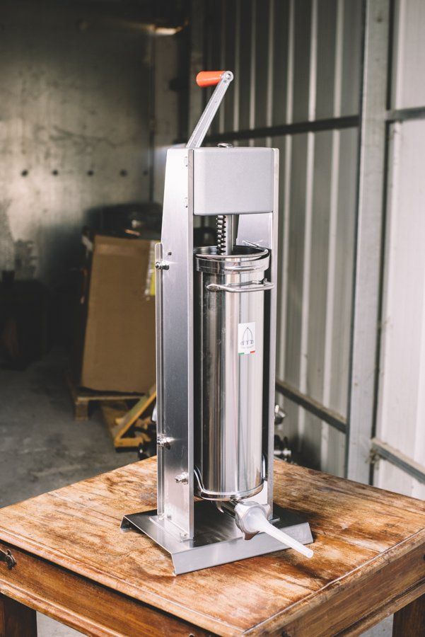 מכונה למלוי נקנקיות