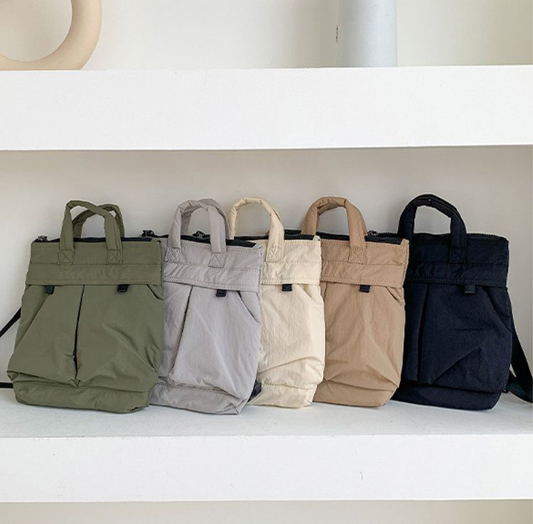 輕量防潑水尼龍斜背包 多功能手提托特包 單肩側背郵差包 男女通用 休閒時尚大容 雙口袋側背包 單肩包