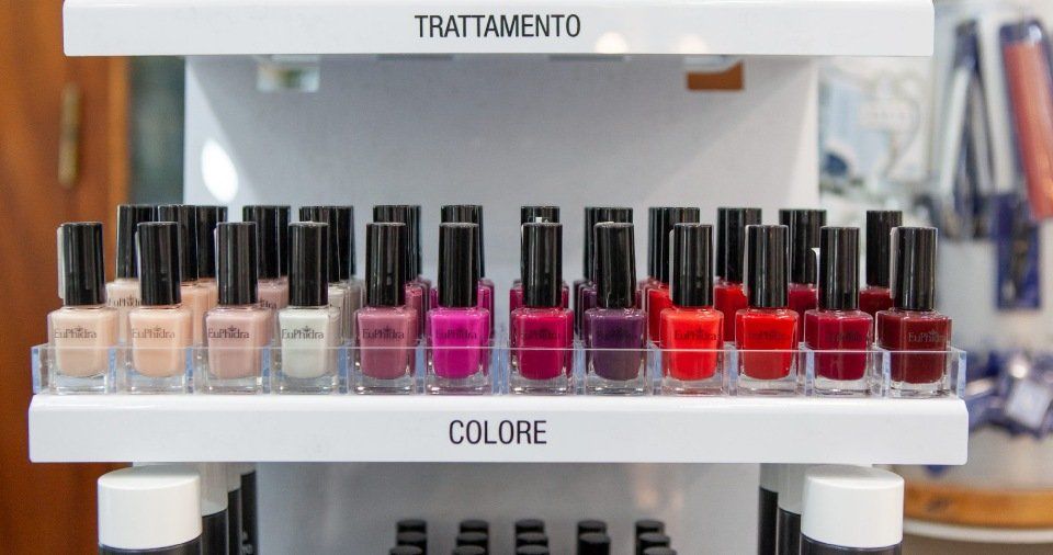 smalti colorati per unghie