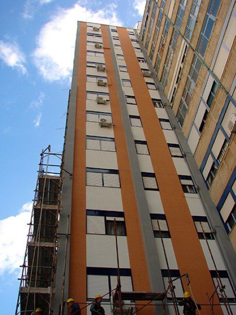 ponteggio per rasatura palazzo