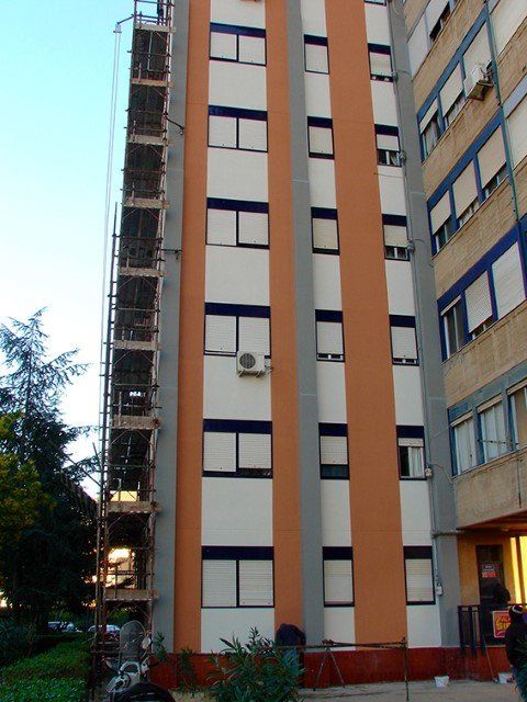 ponteggio per rasatura edificio