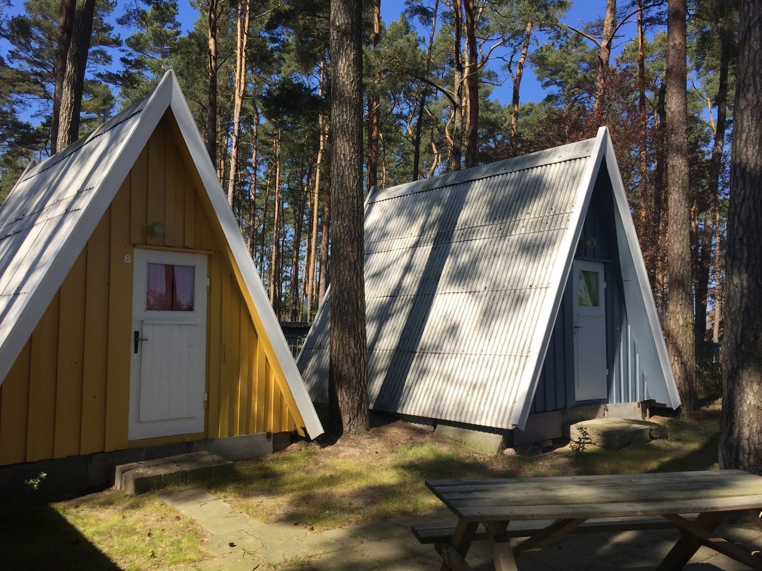 Unsere Finnhütten sind eine tolle Alternative für alle, die Urlaub auf dem Campingplatz lieben, aber weder Wohnwagen noch Zelt haben.