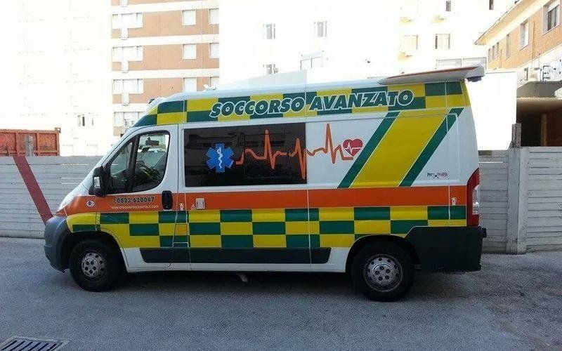 Lato di ambulanza Croce Verde