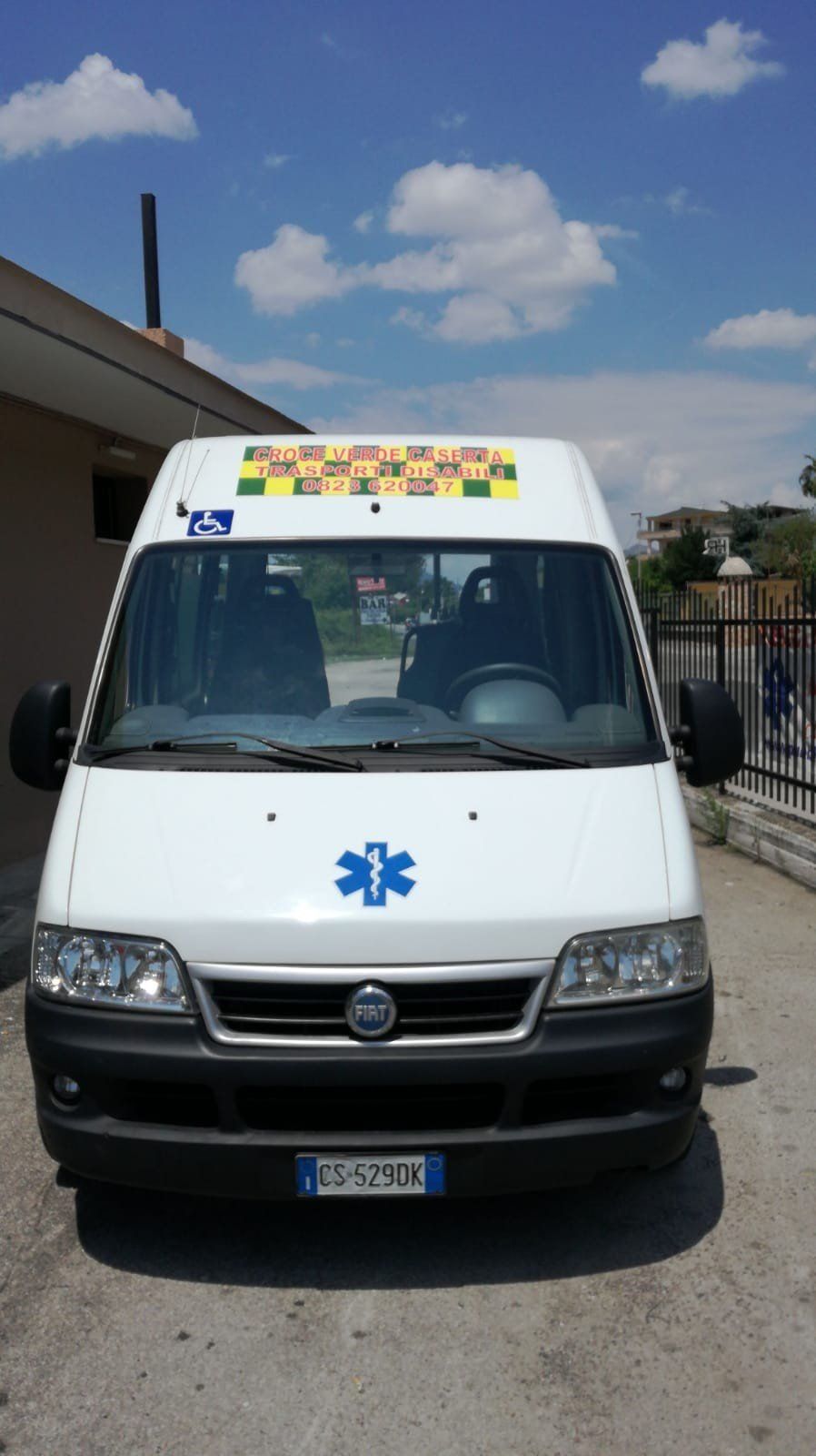 Fronte ambulanza per trasporto disabili Croce Verde Caserta