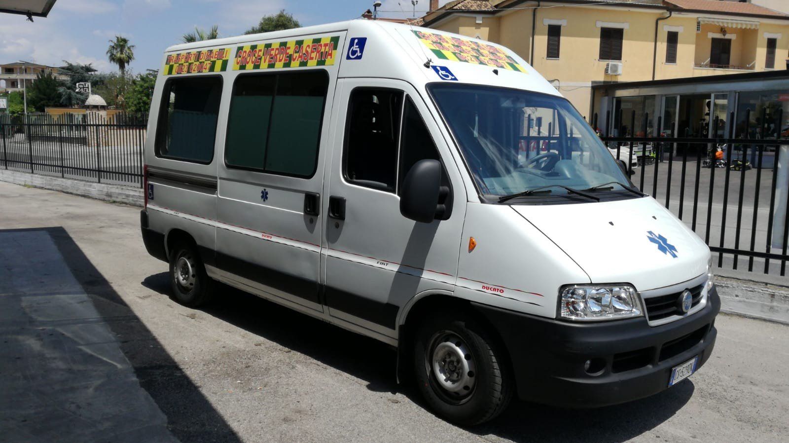 Particolare di ambulanza per trasporto disabili Croce Verde Caserta