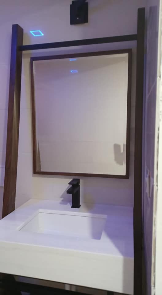 A bathroom with a sink and a mirror.