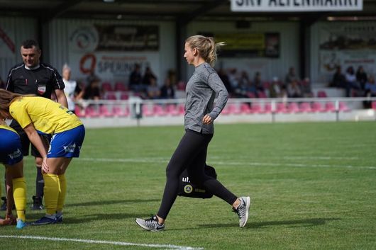 Football Fußball Soccer physio in  action