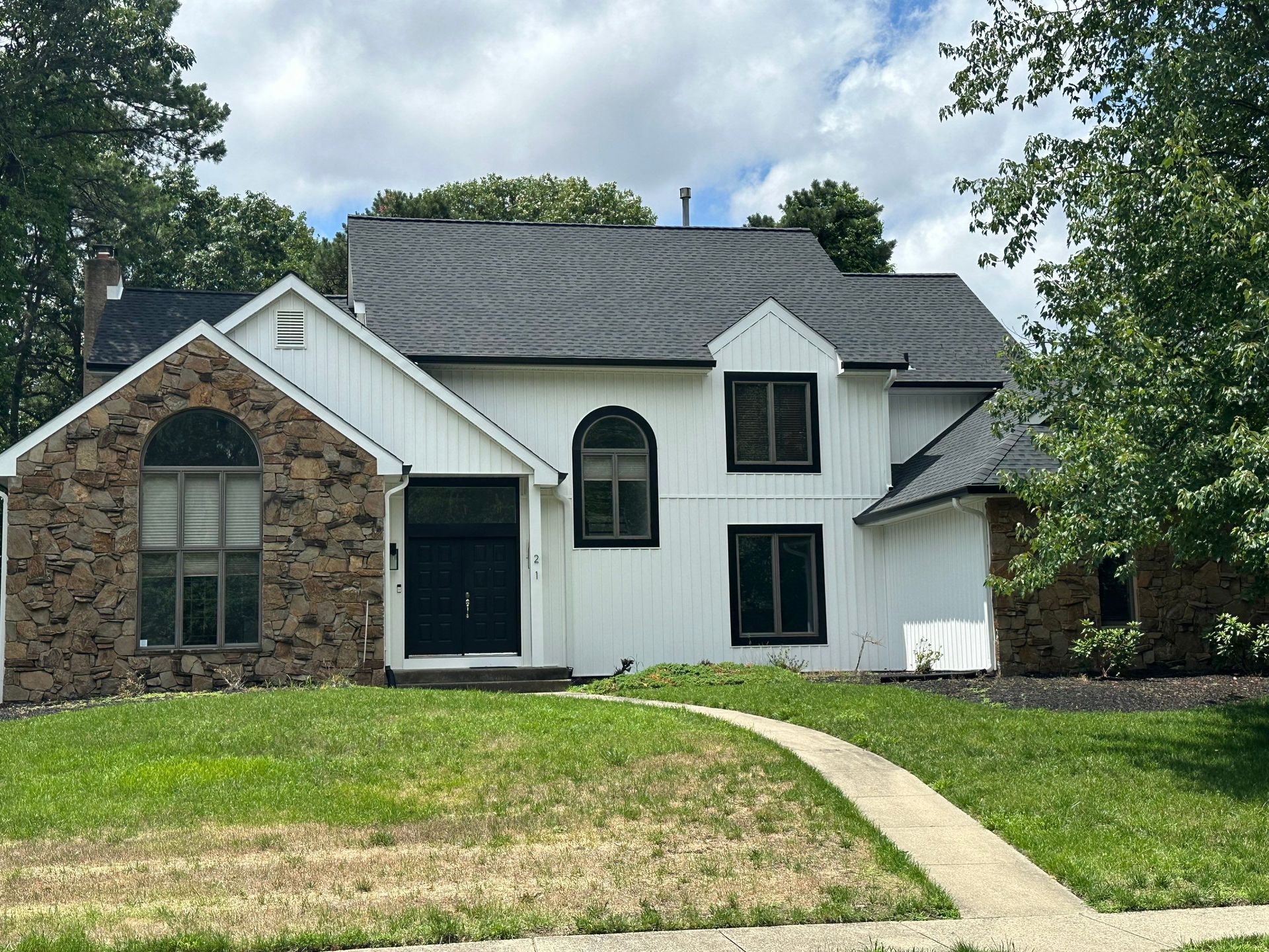 GAF Charcoal Timberline roof
White Mastic Board and Batten located in Voorhees, NJ