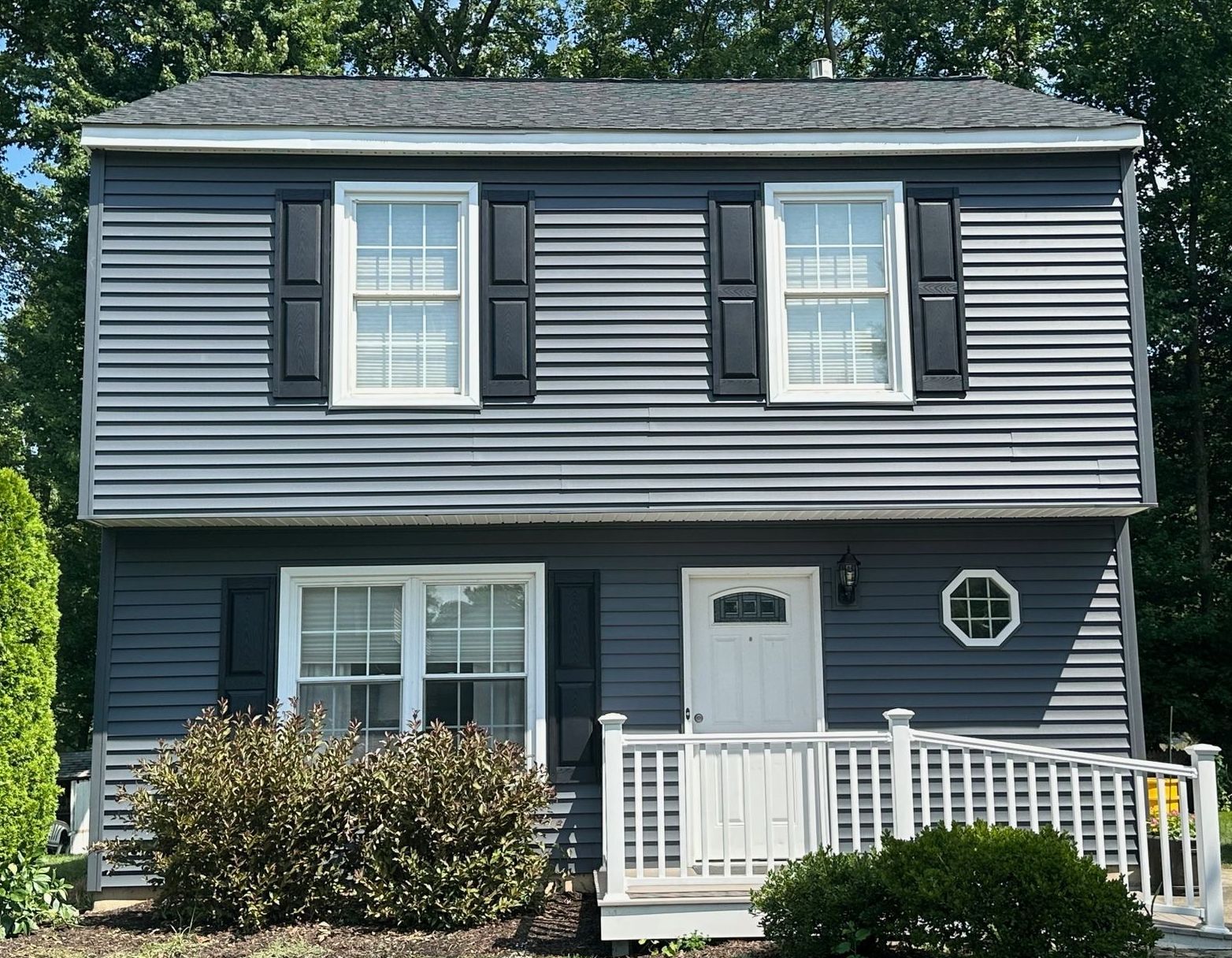 GAF Charcoal Timberlne shingle paired with Mastic Carvedwood Natural Slate located in Voorhees, NJ
