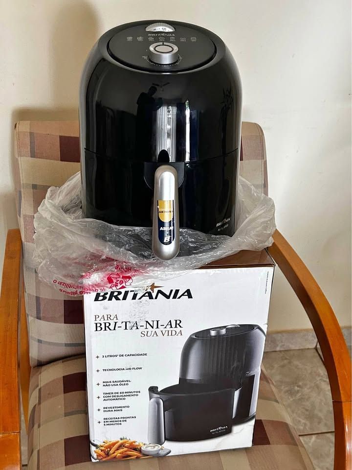 Air Fryer Fritadeira Sem Óleo BFR30 1000W Britânia 3L 220V Revestimento Antiaderente Grelha nova
R$230