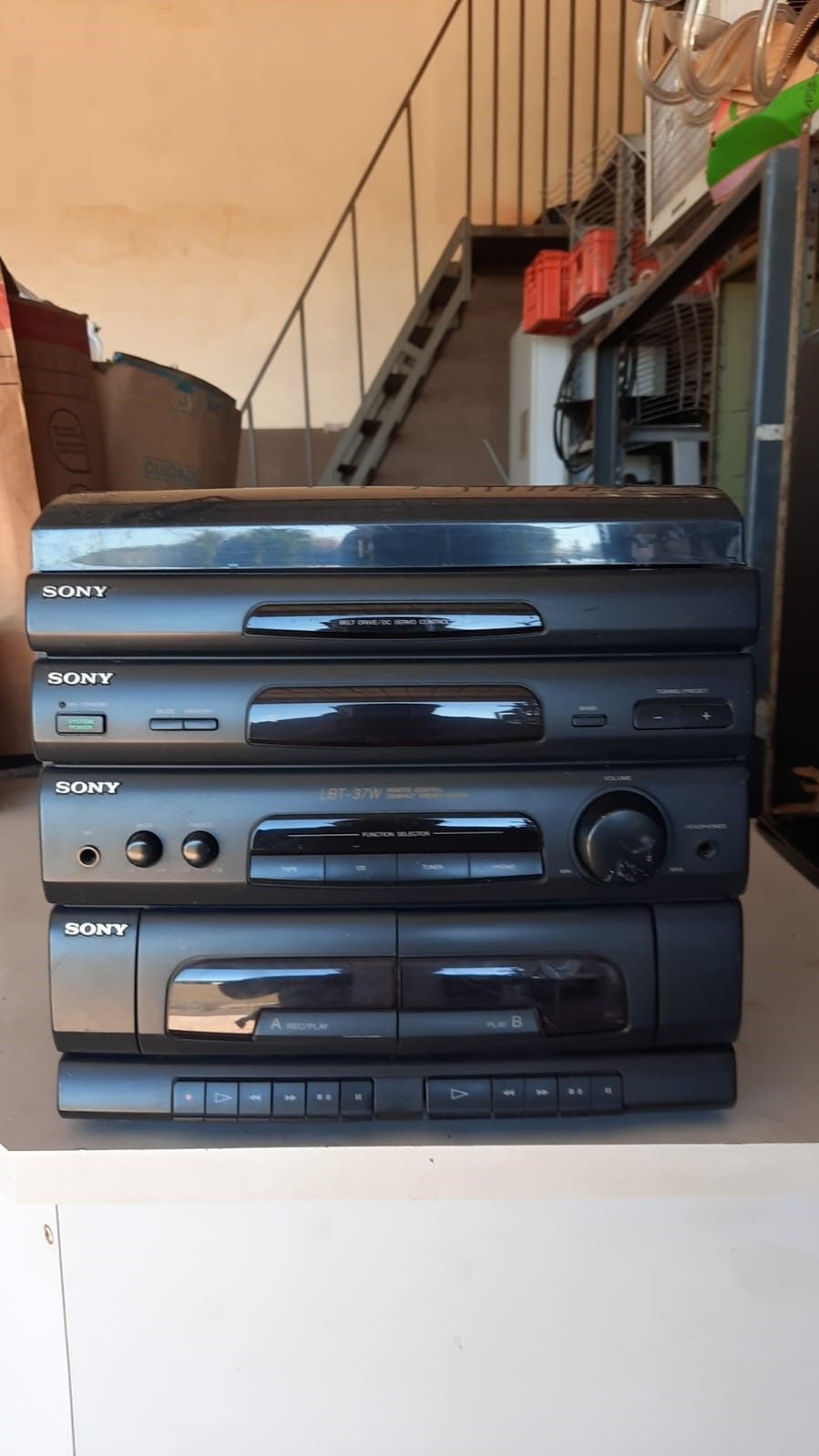 ferramentas Aparelho Sony System 3x1 Lbt-37w com defeito no motor do prato e dobradiças da tampa, a agulha nova
R$200