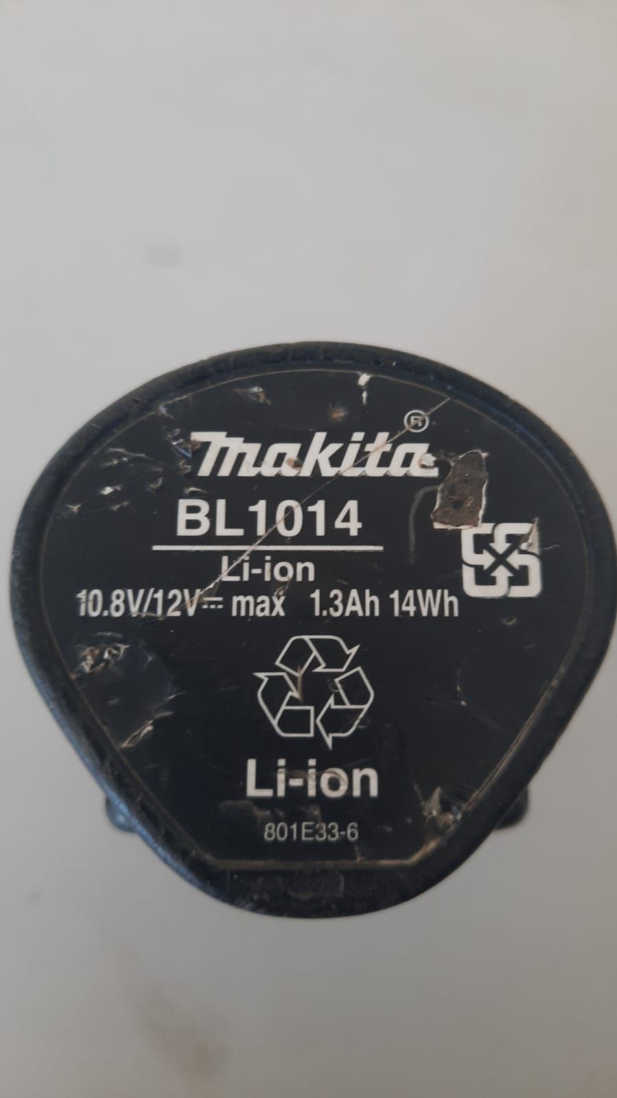 comercial Bateria Makita íons de lítio 10.8 a 12 volts 1,3 Ah - BL1014 usada funcionando 100%
R$100