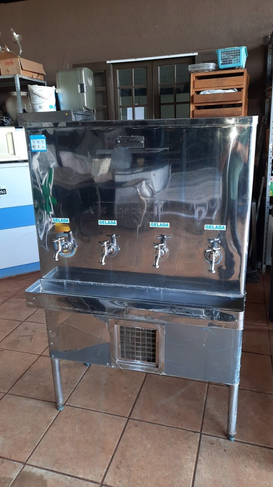 Bebedouro inox industrial 04 torneiras 100 litros 127 volts bem conservado funcionando 100%