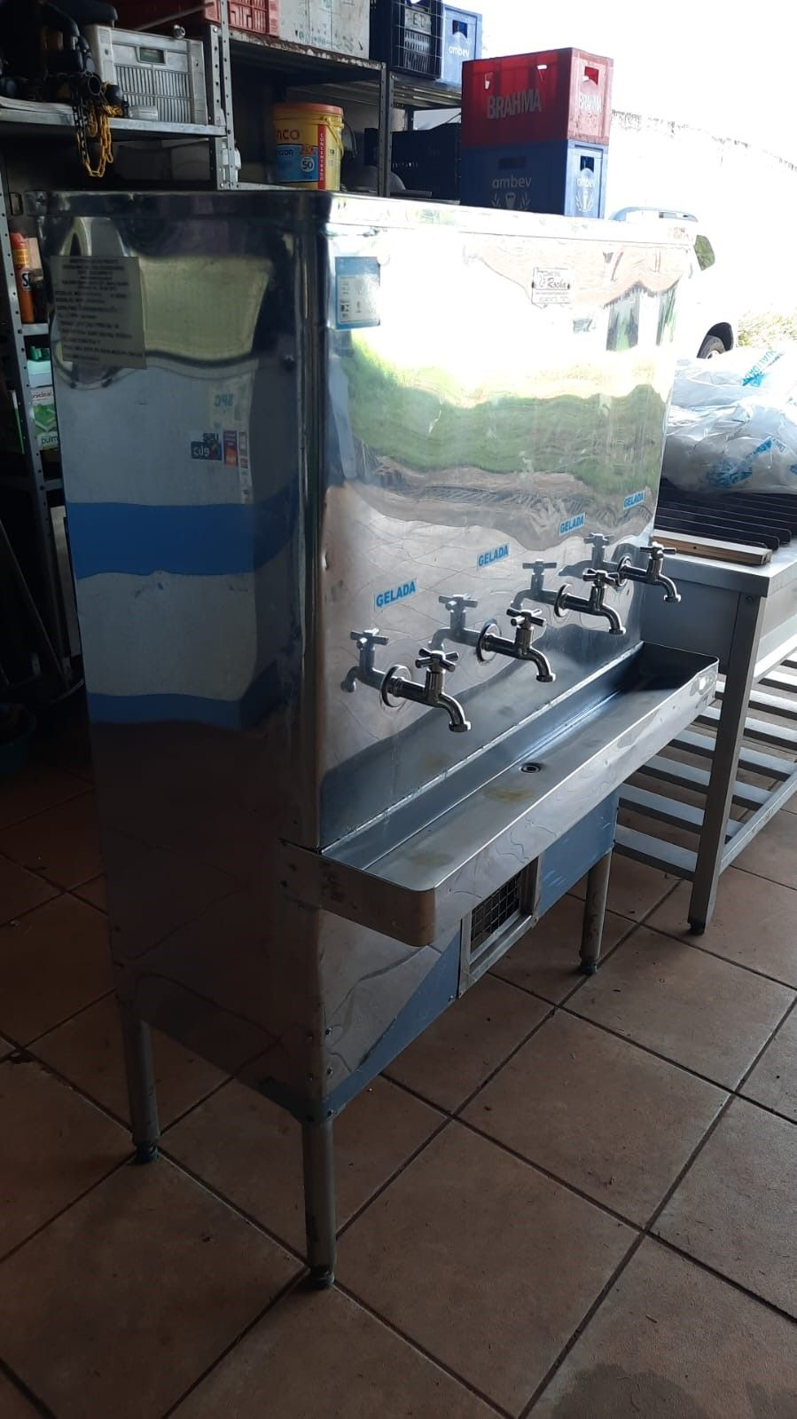 Bebedouro inox industrial 04 torneiras 100 litros 127 volts bem conservado funcionando 100%