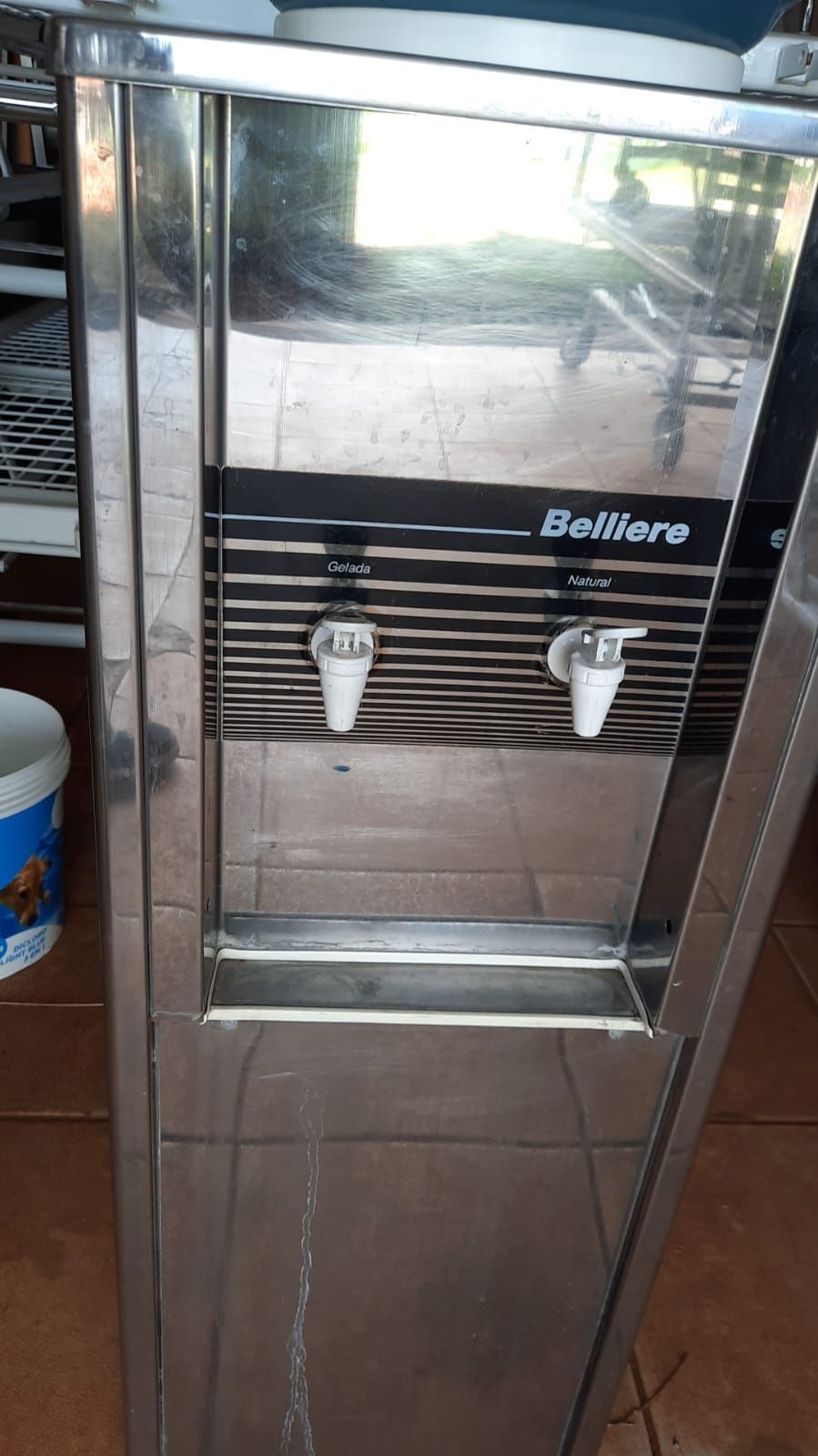 Bebedouro em Inox 02 torneiras para galão marca Belliere bem conservado funcionando 100%
R$500