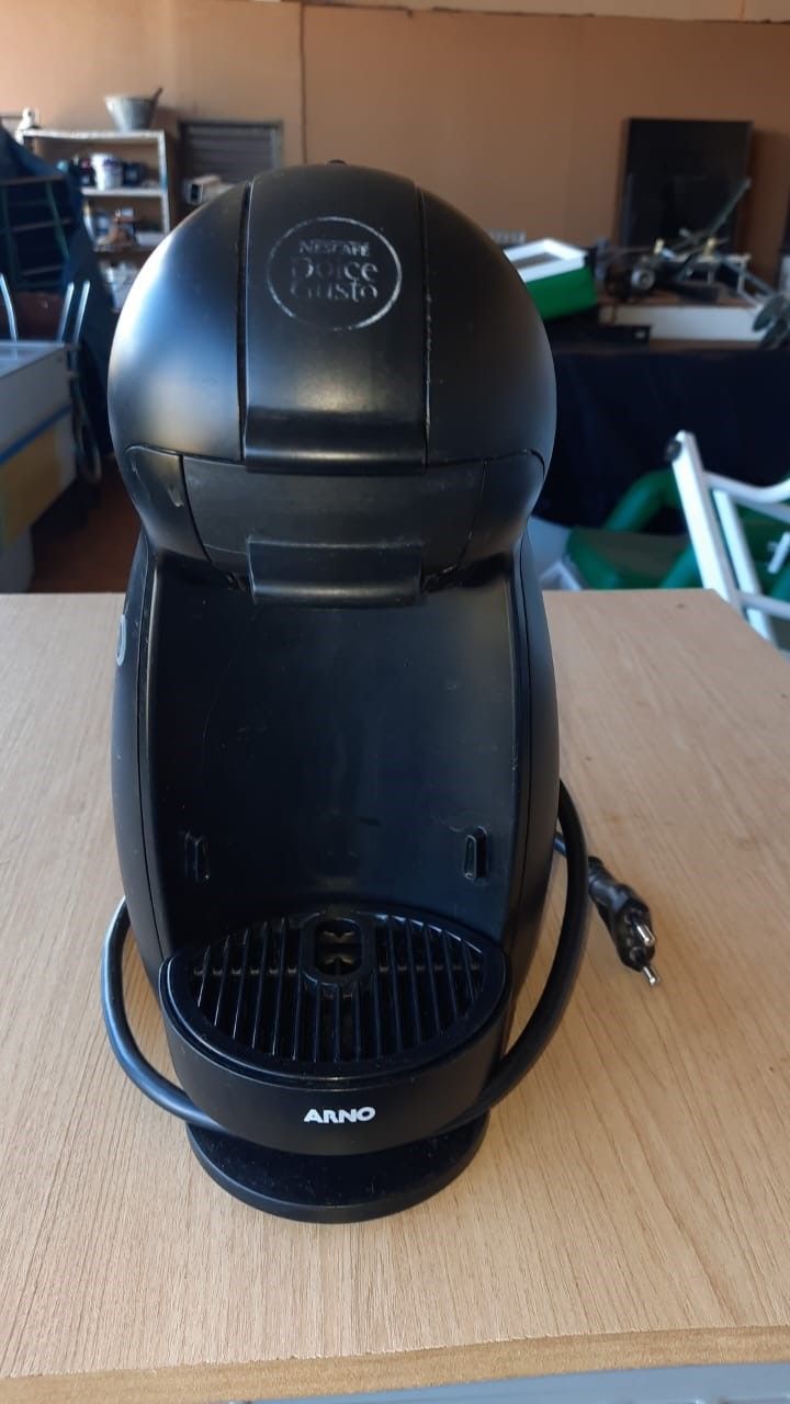 Cafeteira Arno modelo Nescafé Dolce Gusto 127 volts usada funcionando 100%