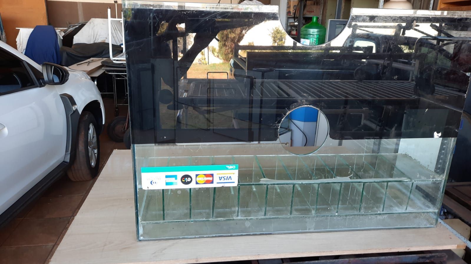 Vidro para caixa baleiro1,00x0,70x0,51 bem forte e bem conservado