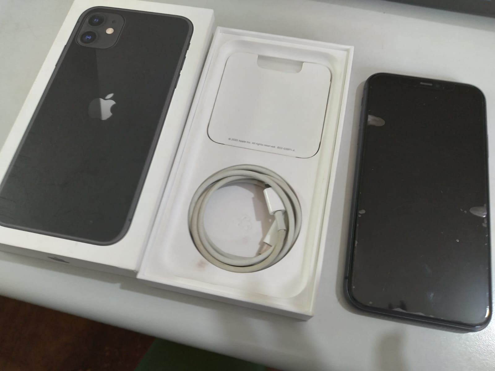 comercial Celular Iphone 11 128g com nota fiscal funcionado 100% semi novo
R$1.600