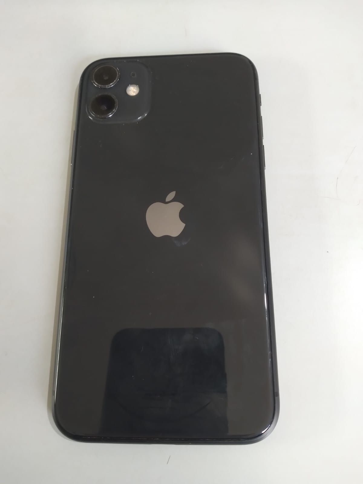 Celular Iphone 11 128g com nota fiscal funcionado 100% semi novo
R$1.600