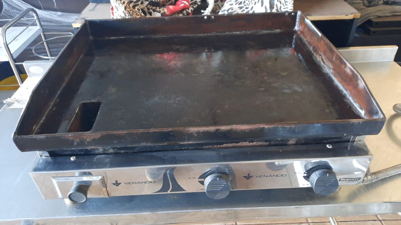 colecionave Chapa Bifeteira Gás Inox Mod 650 Venâncio C65 bem conservada funcionando 100%
R$550