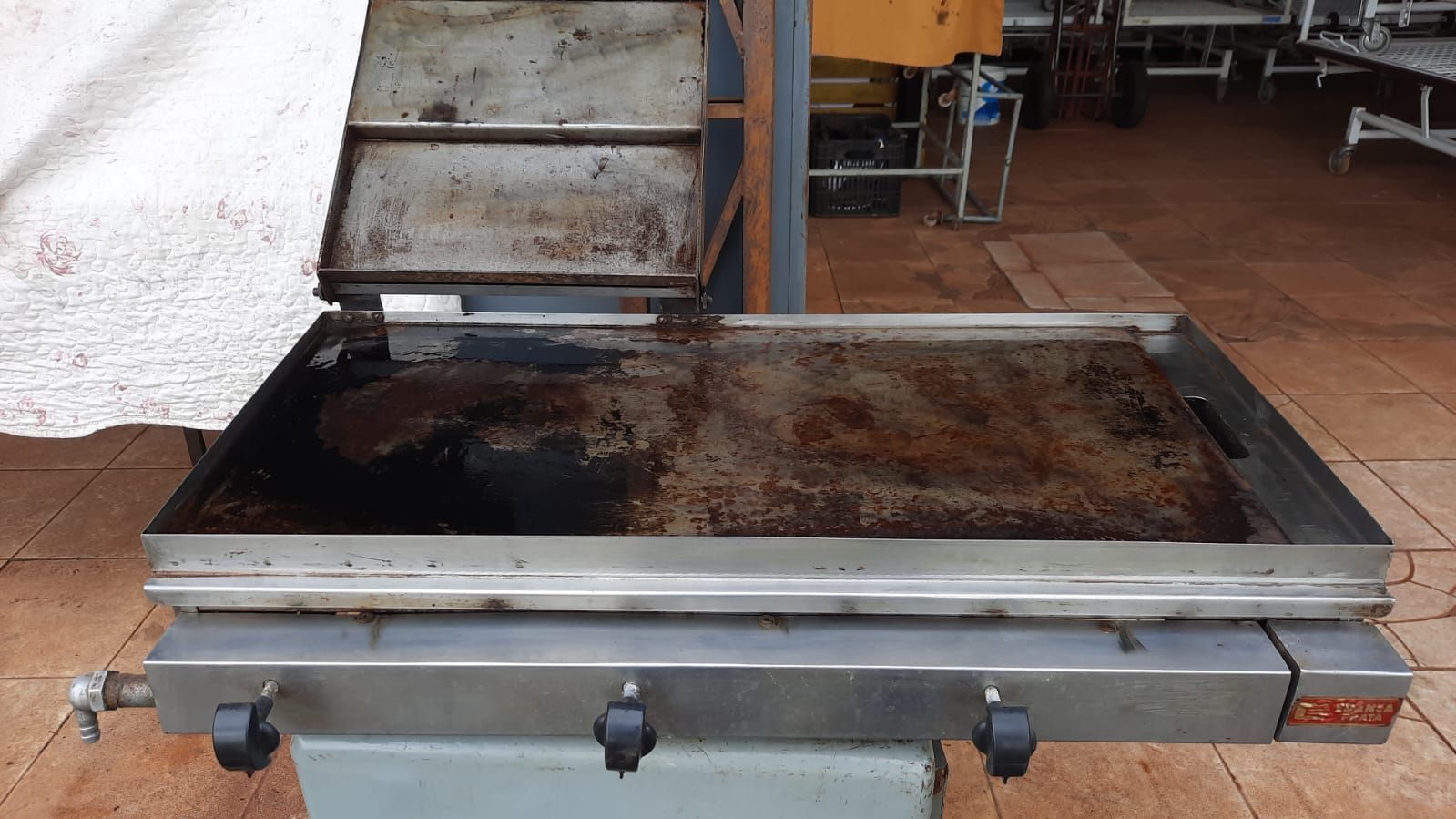 Chapa a gás 0,80x0,35cm Edanca prata com 03 queimadores em alumínio bem conservada funcionando 100%
R$650