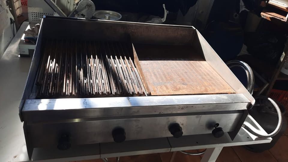 Char Broiler Profissional à Gás 0,87x0,66 cm com grelas e chapa 4 queimadores funcionando 100%