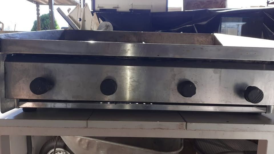 comercio Char Broiler Profissional à Gás 0,87x0,66 cm com grelas e chapa 4 queimadores funcionando 100%