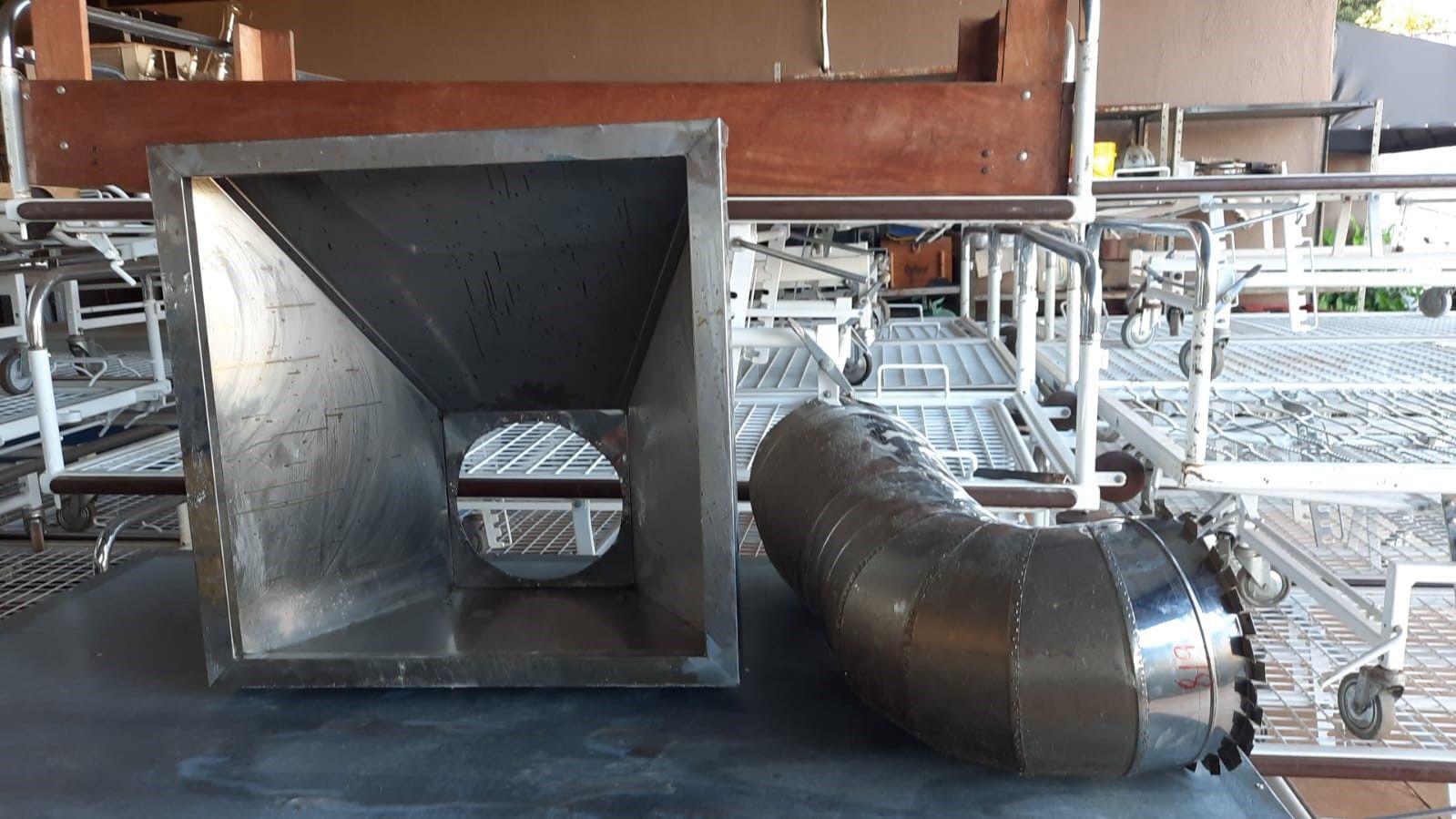 Coifa em inox 0,70x0,70 cm bem conservada
R$450