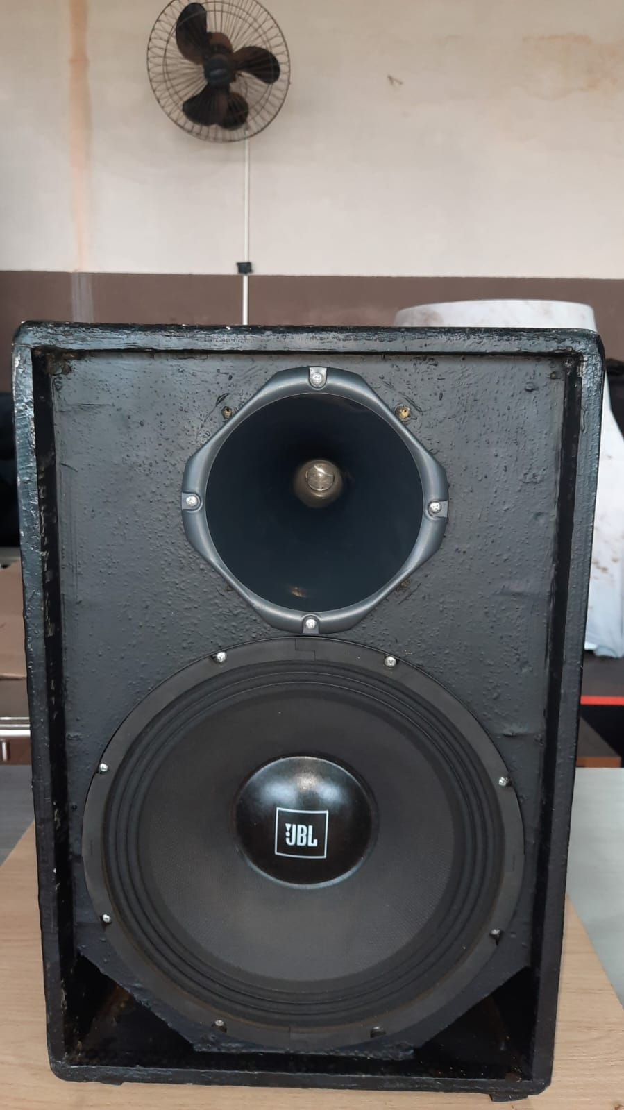 som Par de caixas com altofantes Jbl originais novos e cornetas modelo 250 booster funcionando 100%