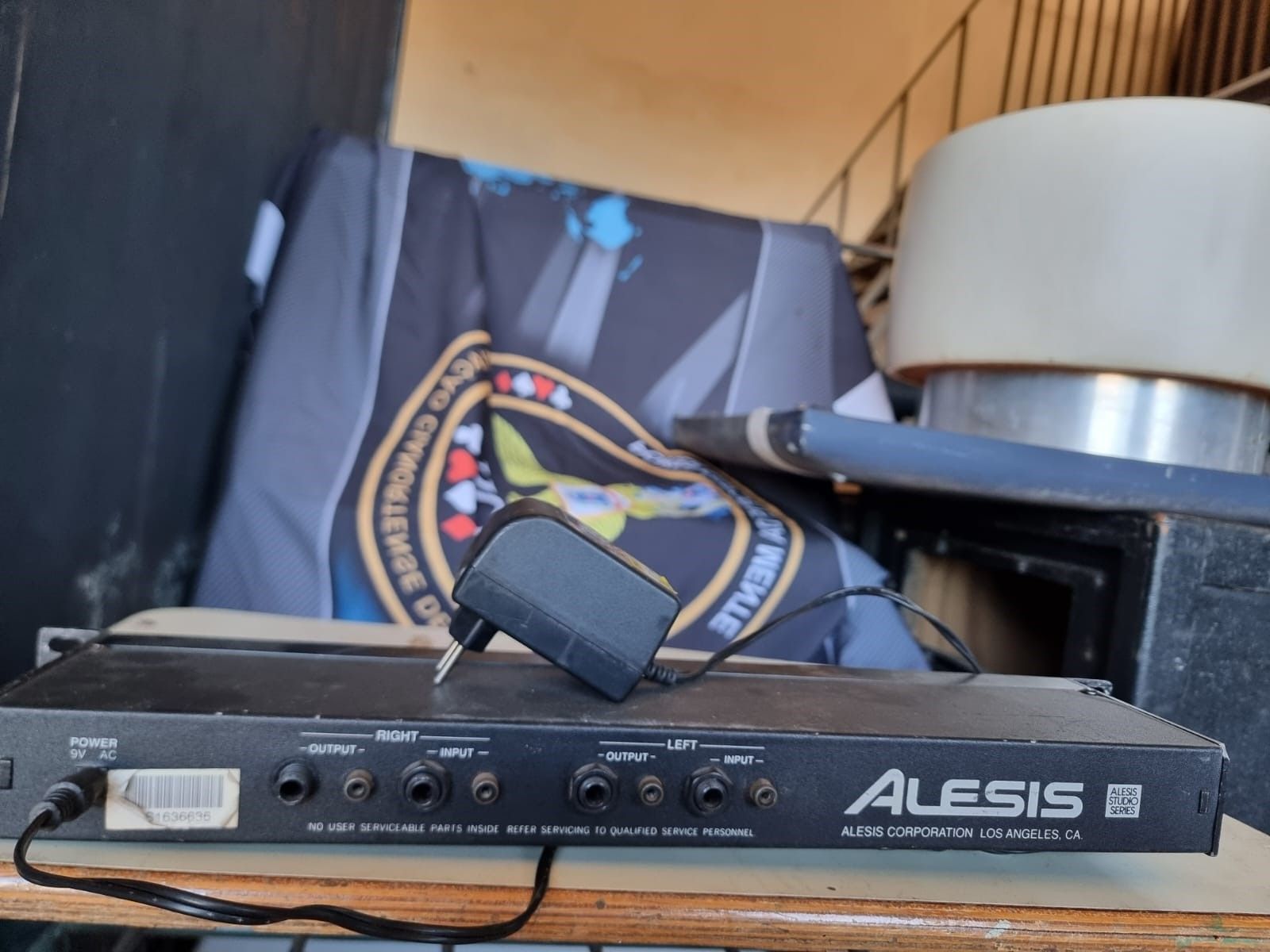Equalizador Gráfico profissional Alesis Modelo M-eq 230 bem conservado funcionando 100%