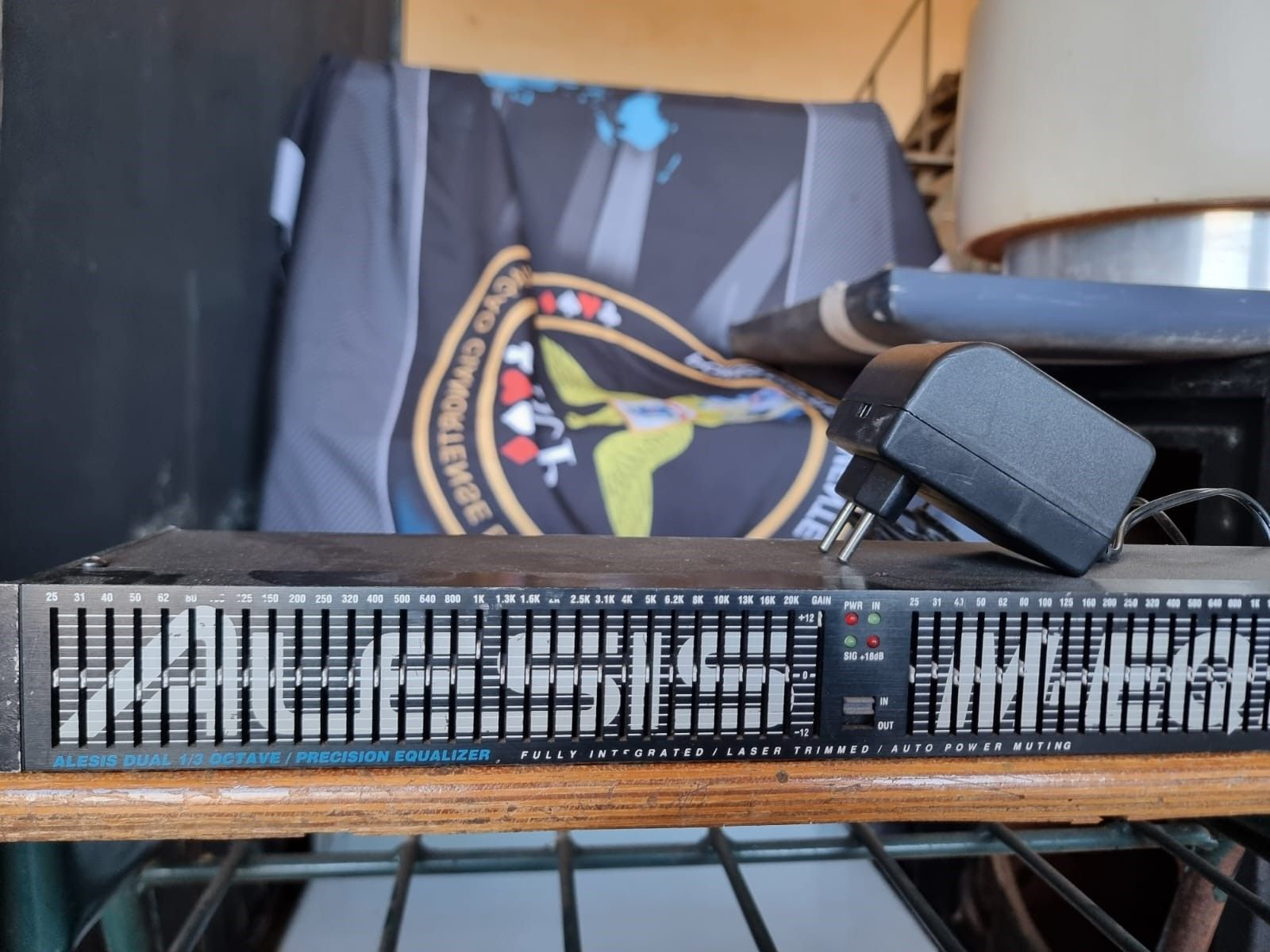 Equalizador Gráfico profissional Alesis Modelo M-eq 230 bem conservado funcionando 100%