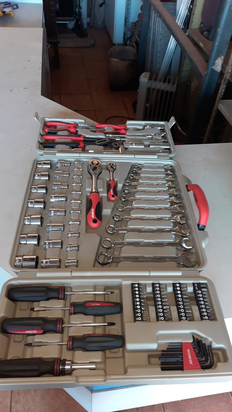 comercial Kit Jogo De Ferramenta Maleta 110 Peças Soquete Chave Worker Cor Cinza nova
R$500