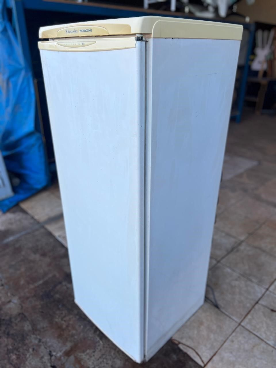 Freezer vertical Electrolux 210 litros 127 volts funcionando 100%