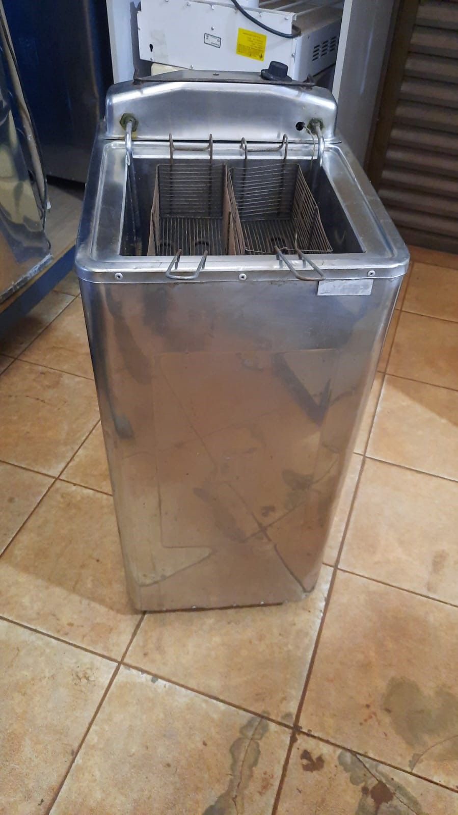 Fritadeira elétrica de coluna Tedesco 18 litros funcionando 100%