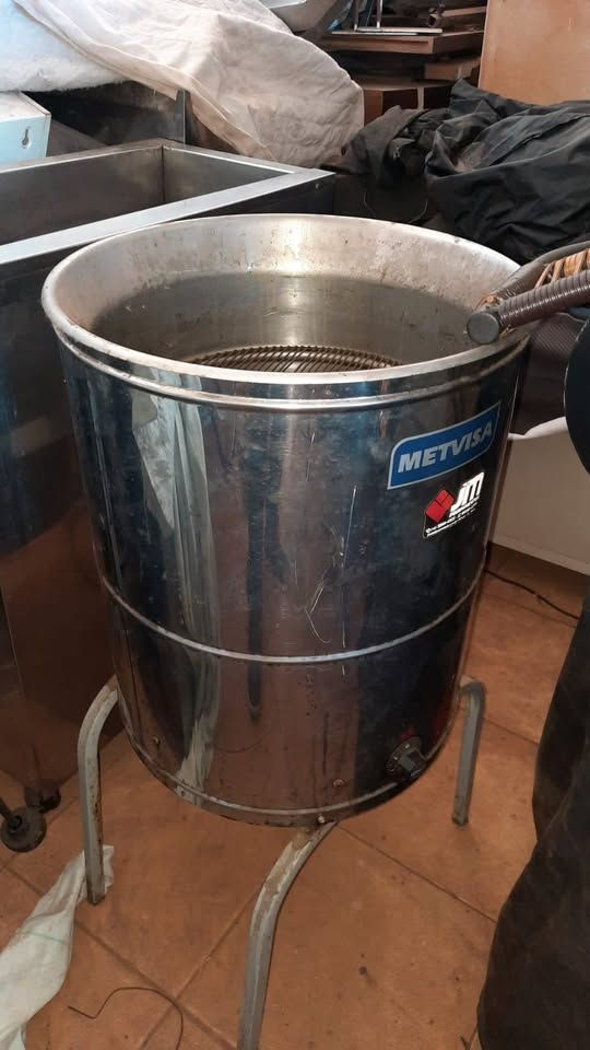 Fritadeira elétrica 220 volts redonda 23 litros bem conservada