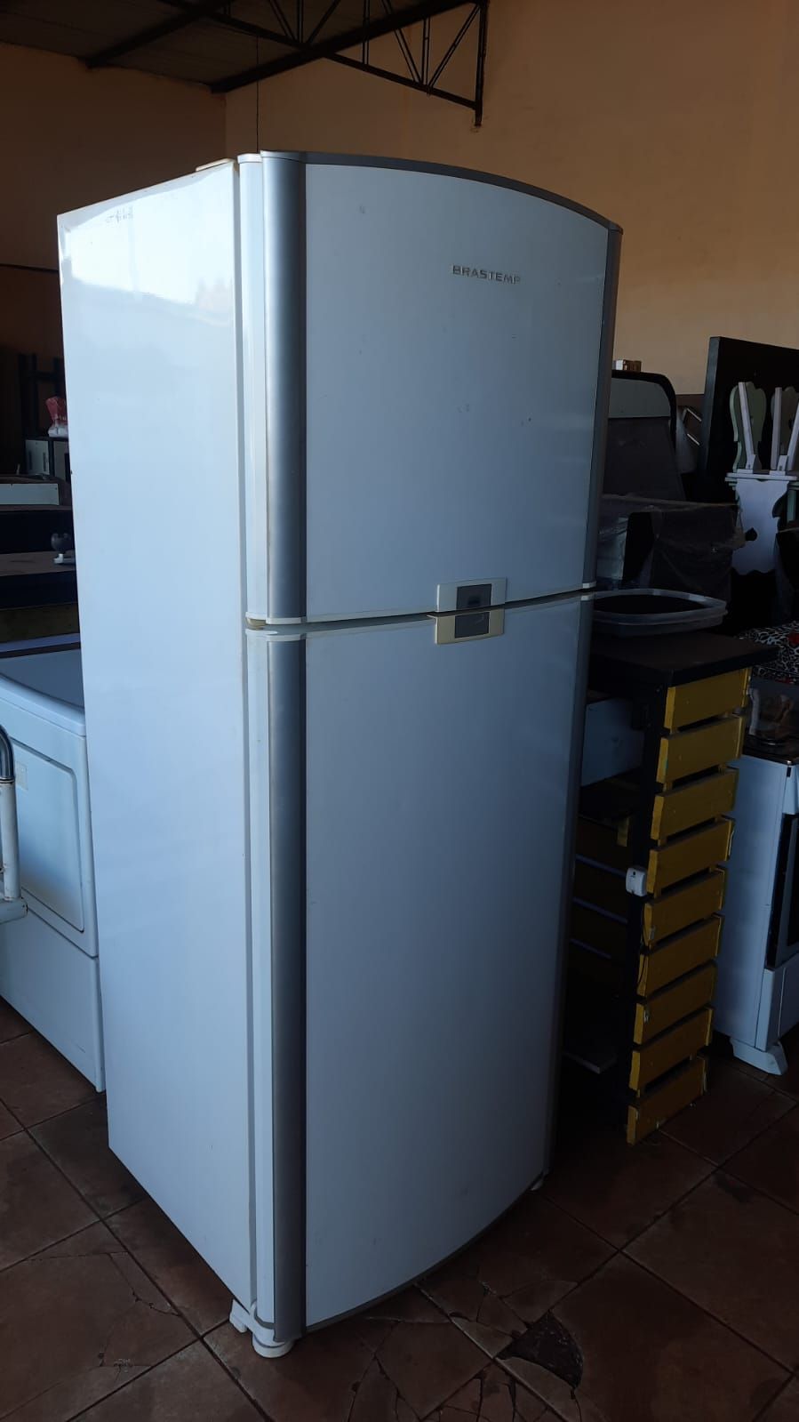 moveis Geladeira Duplex Brastemp 460 litros branca bem conservada funcionando 100%
R$1.000