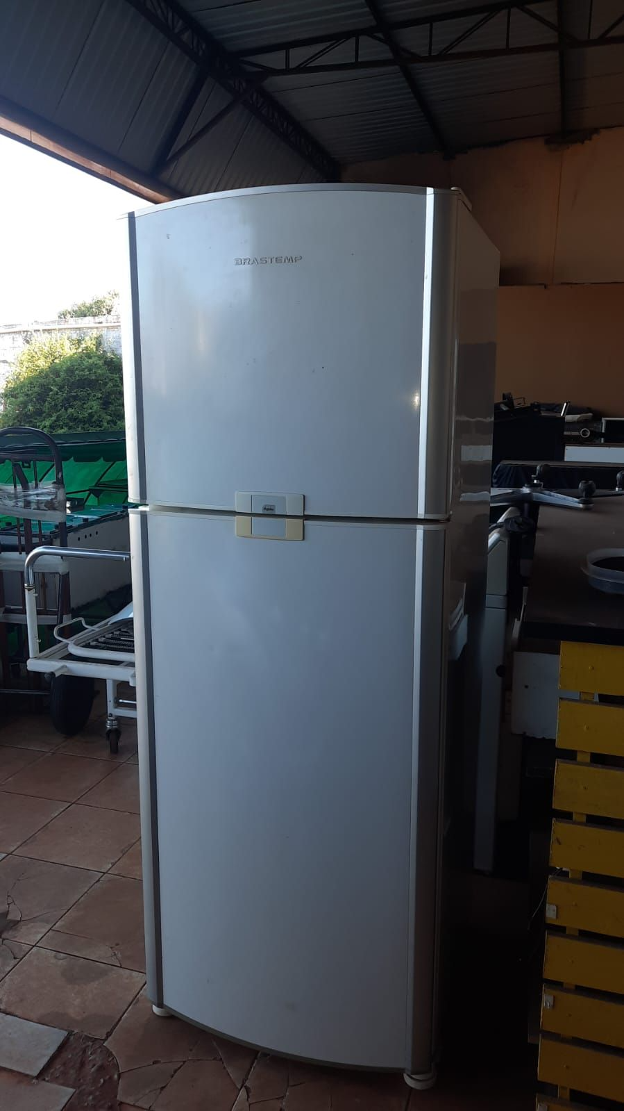 Geladeira Duplex Brastemp 460 litros branca bem conservada funcionando 100%
R$1.000