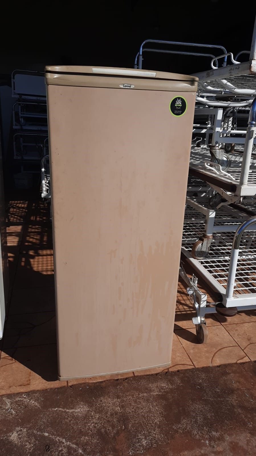 Geladeira Consul bege 280 litros funcionando 100% mais com vários detalhes estéticos
R$350