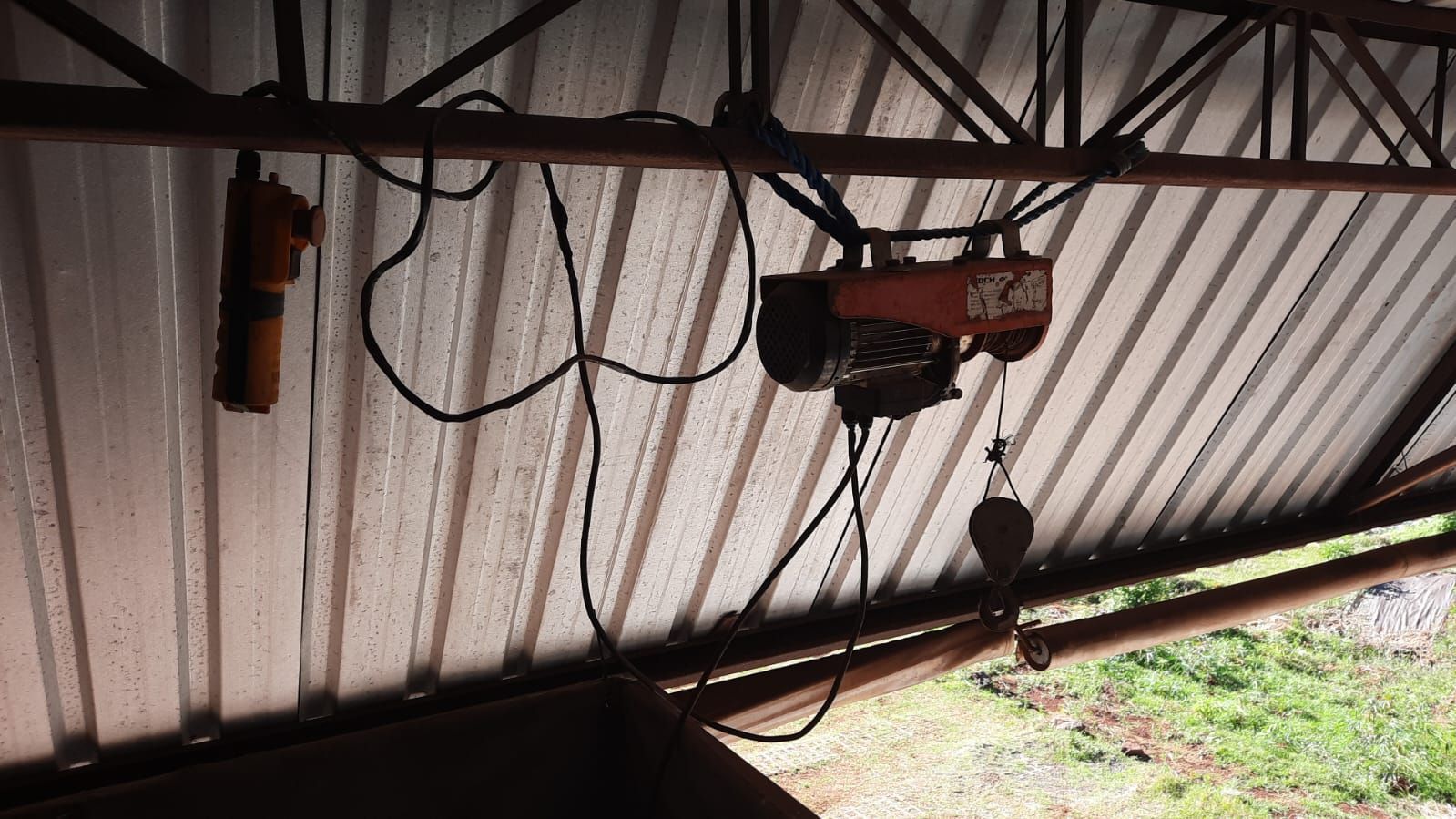 Guincho talha elétrica Koch 250/500 Kg 220 volts monofasico usado funcionado 100%