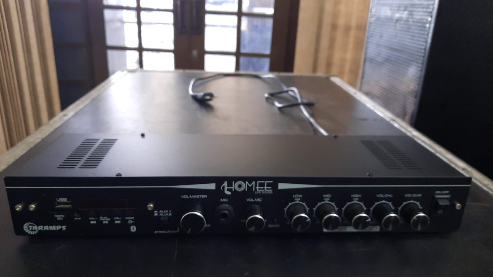 Receiver Home Amplificador Residencial Taramps THS 3600 Mic USB BT AUX semi novo R$650,00