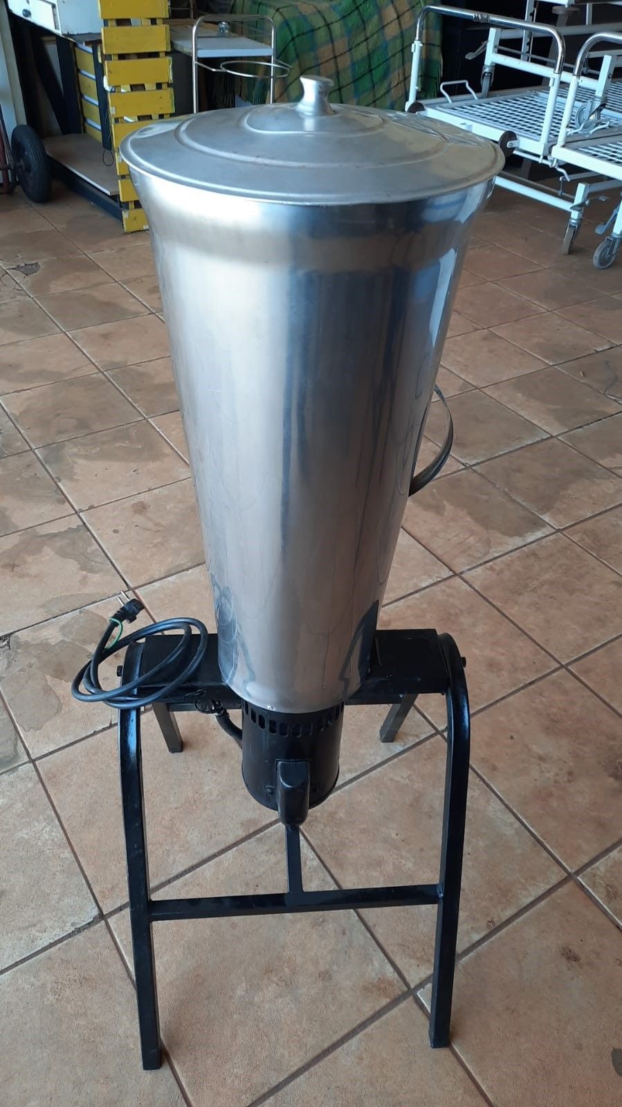 comercio Liquidificador industrial Metvisa19L aço inoxidável 1,5 cv basculante bem conservado funcionado100%
R$1.000