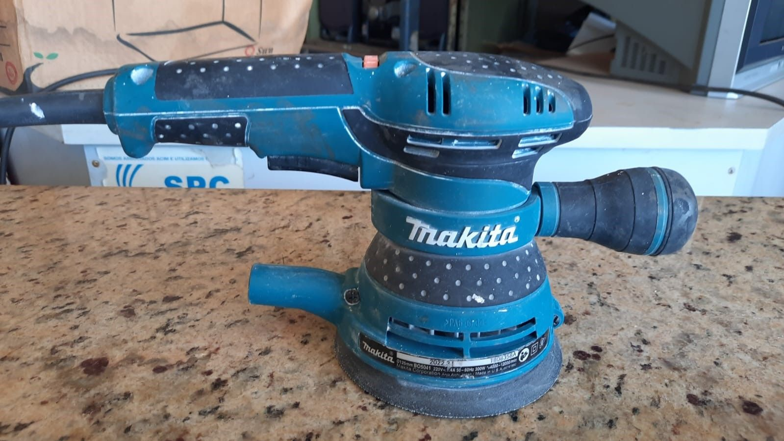 som Lixadeira roto-orbital 300 watts com 12.000 oscilações por minuto semi nova - BO5041 220V