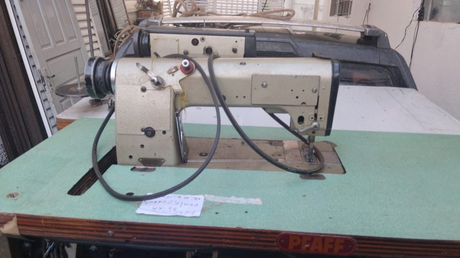 comercial Maquina de costura PFAFF pespontadeira ponto corrente 02 agulhas com mesa sem motor precisa revisão
R$800