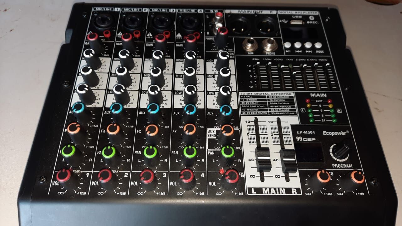 comercio Mesa De Som Mixer 6ch Ecopower M504 semi nova
R$600