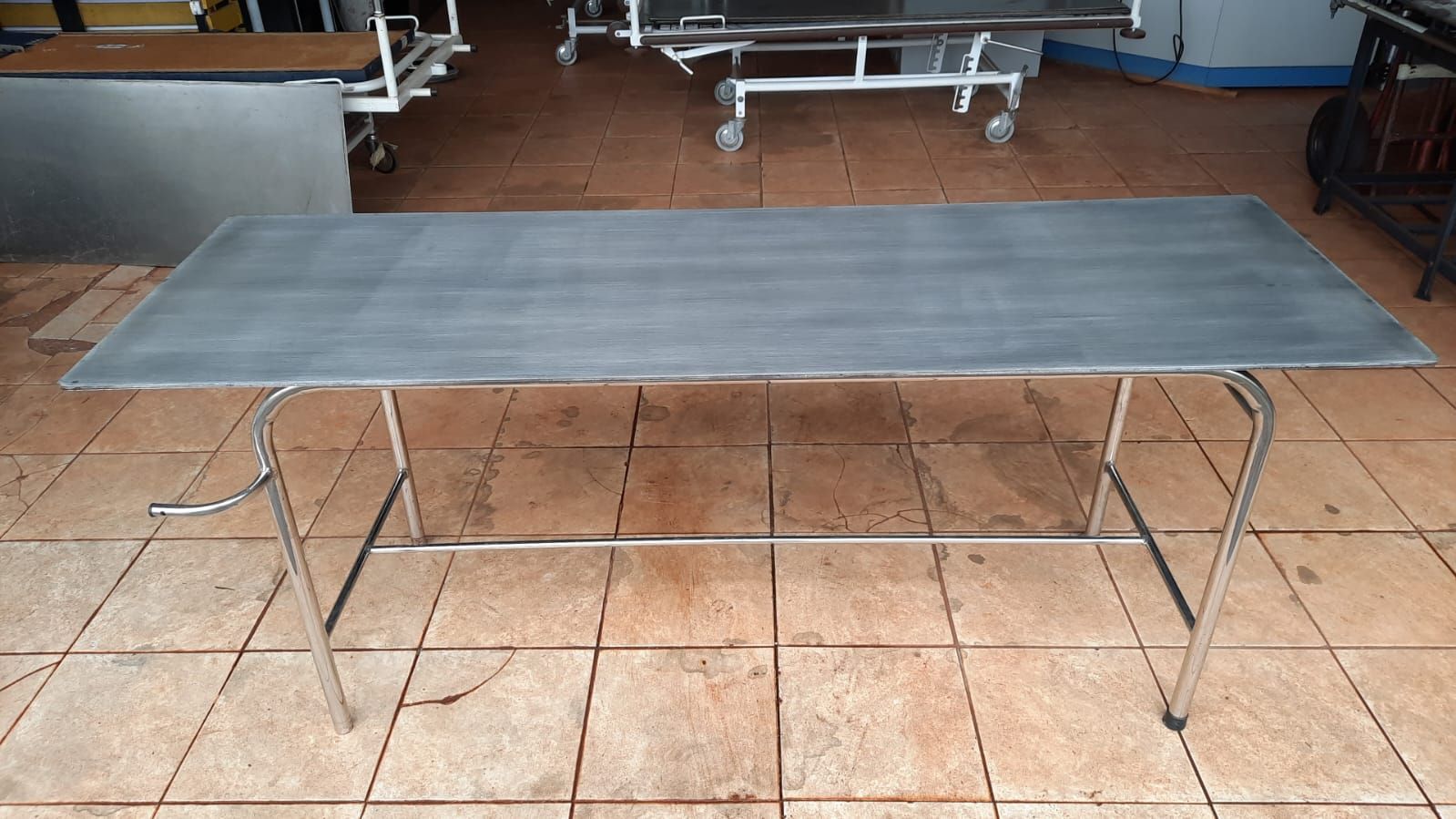comercial Mesa e base toda em inox forte com 1,95x0,63x0,78 bem conservada