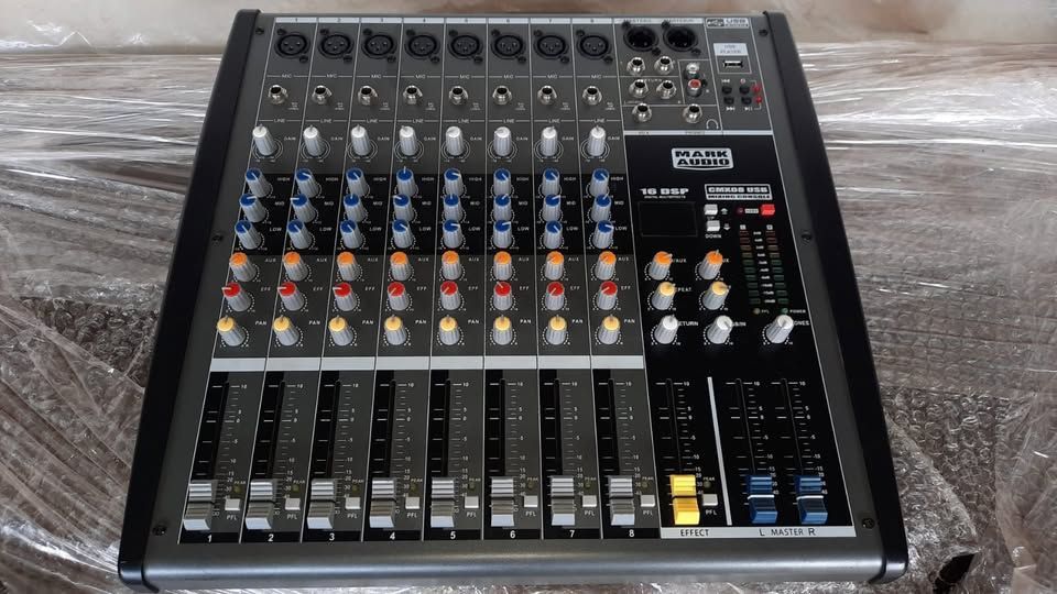 comercial Mesa Mark Audio Cmx8 Mixer C/ 8 Canais Usb Bluetooth 110V/220V semi nova
R$1.000