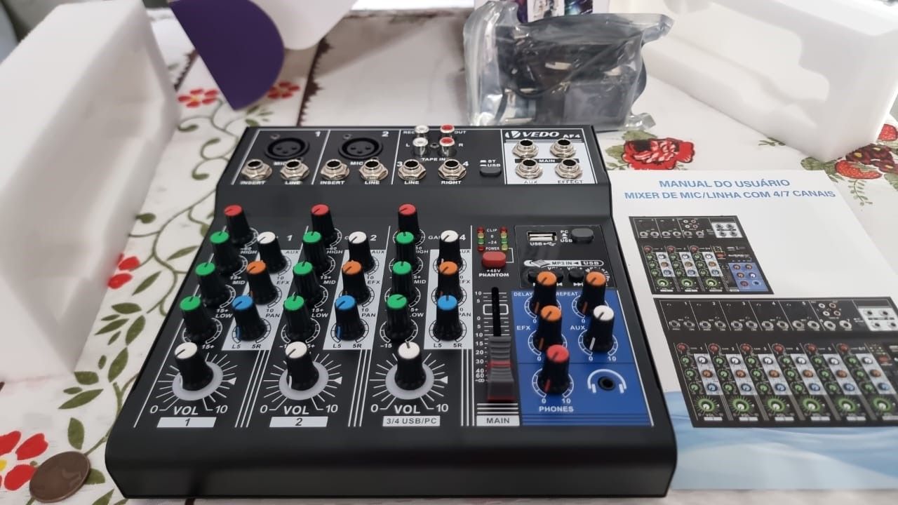 Mesas Som Bluetooth Vedo Af4 Mixer 4 Canais 48v+ Usb novinha