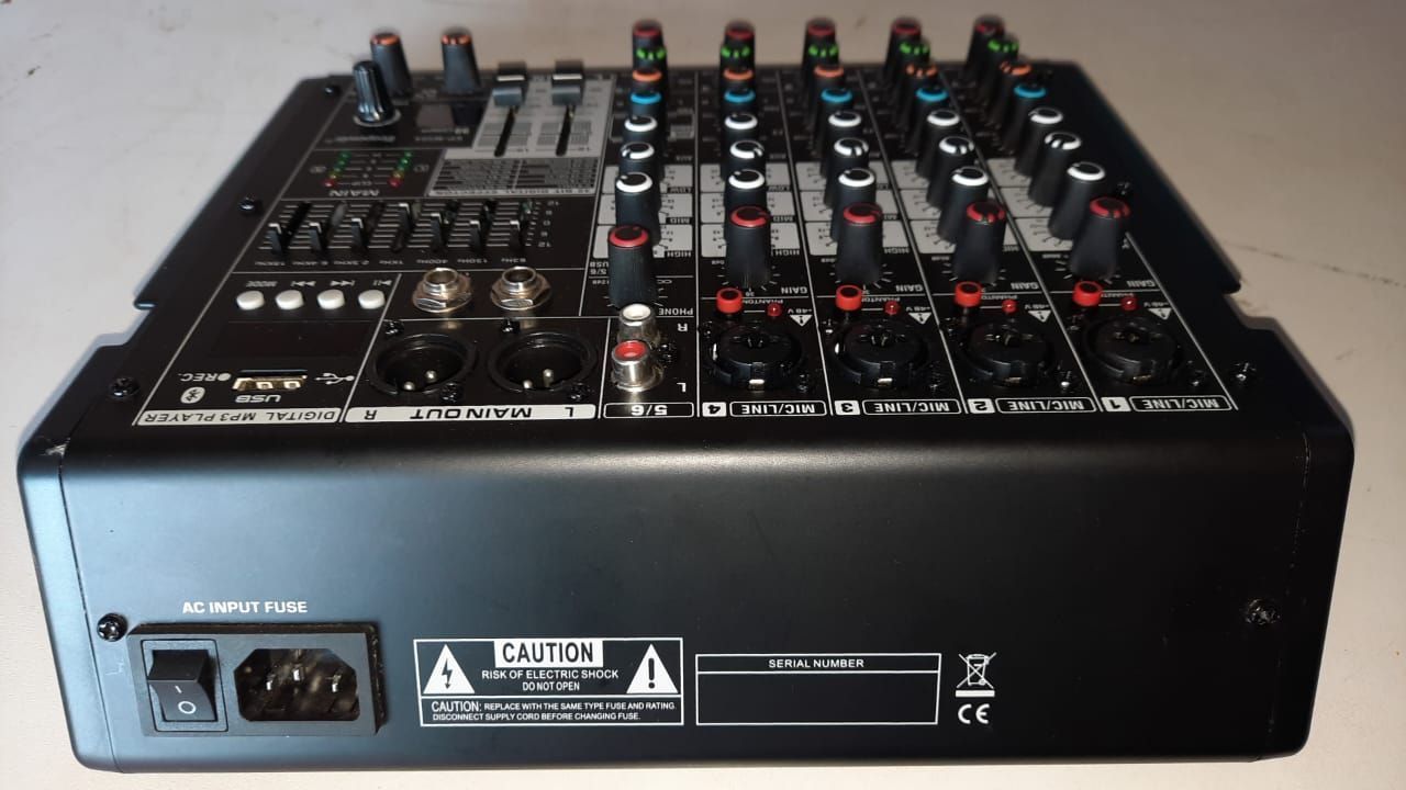 Mesa De Som Mixer 6ch Ecopower M504 semi nova
R$600