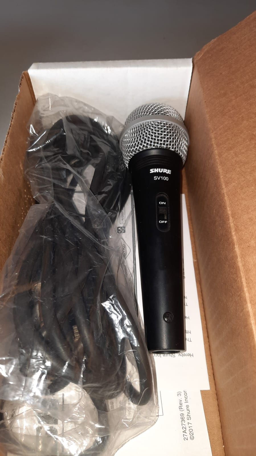 eletrodomestico Microfone Shure Sv Sv 100 semi novo
R$150